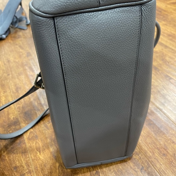 Kate Spade Grey Leather Handbag with shoulder strap - Picture 4 of 8